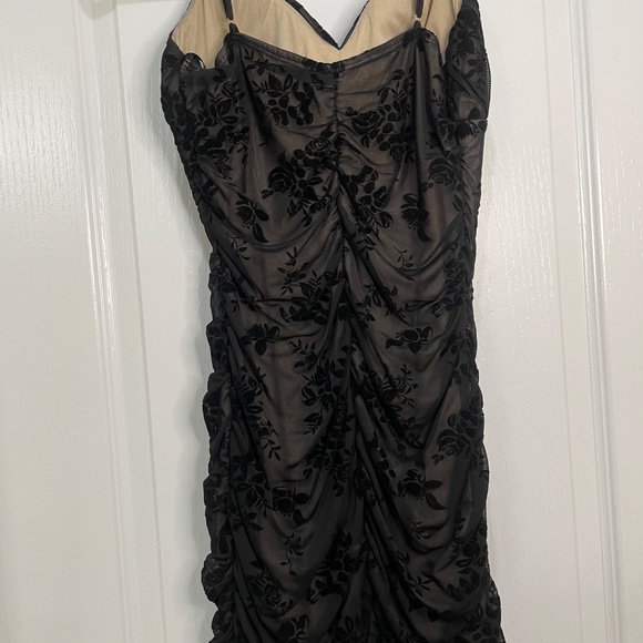 black bodycon dress with floral detailing - Picture 7 of 8